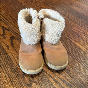 Zara winter boots with zipper, size 24.